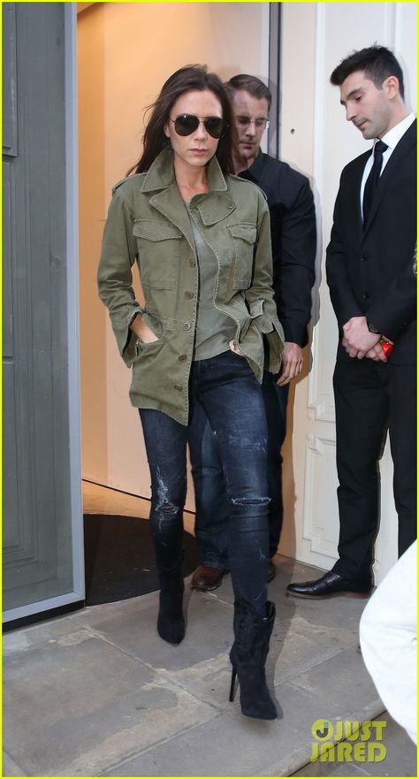 Victoria Beckham Advocates for Education & Art in Africa Green Parka Outfit, Safari Jacket Women, Utility Jacket Outfit, Parka Outfit, Gorgeous Images, Edgy Fashion Chic, Anthropologie Clothing, Education Art, Clothes For Women Over 50