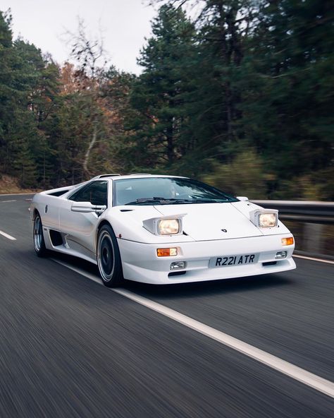 Who else love those old stylish pop-up headlights? By @alexpenfold and car at @carhunaplatform #lamborghini #diablo #sv #iconiccars #classiccars #lambo Pop Up Headlights Cars, Old Lamborghini, Lambo Diablo, Lamborghini Diablo Sv, Lamborghini Cars, Supercars, Super Cars, Lamborghini, Pop Up