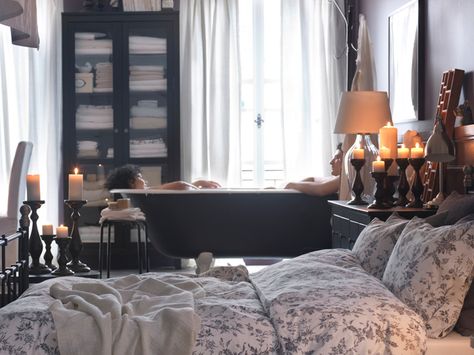 Love the linen and everything about the bed. New thing is candle holders. I want lots of them. Ikea Bedroom, Rooms Ideas, Tiny Apartment, Dressing Tables, Modern Kitchens, Clawfoot Bathtub, Lily Pads, My Dream Home, Bedroom Interior