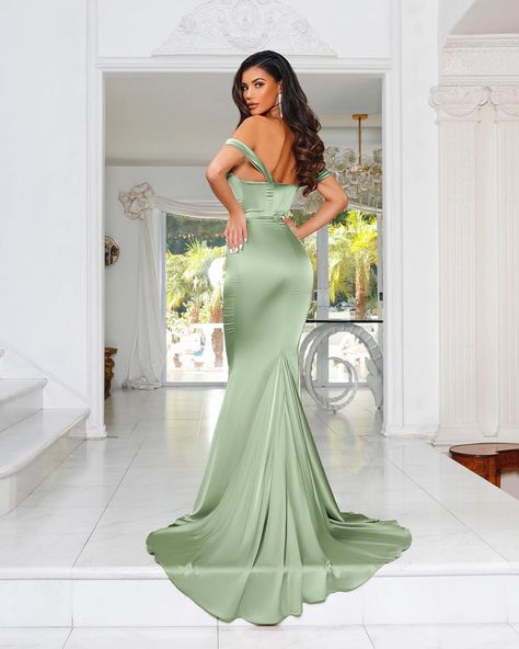 Tiffany Keller, Green Evening Gowns, Green Outfits, Corset Gown, Draped Neckline, Hair Ponytail, Prom Dress Inspiration, Ponytail Styles, Dresses Elegant