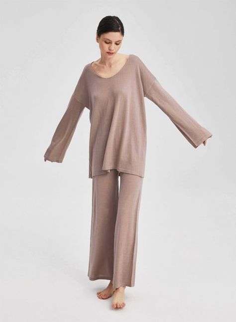 Nyc Birthday, Luxury Sleepwear, Luxury Loungewear, Cashmere Pants, Cashmere Throw, Loungewear Luxury, Fleece Sweatpants, Boatneck Sweater, Loungewear Sets