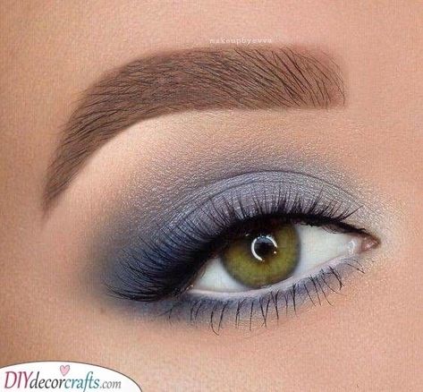 Makeup Ideas For Green Eyes, Grey Smokey Eye, Grey Eye Makeup, Blue Eyeshadow Looks, Makeup Looks For Green Eyes, Dramatic Eye Makeup, Eye Makeup Ideas, Beautiful Eye Makeup, Colorful Eye Makeup