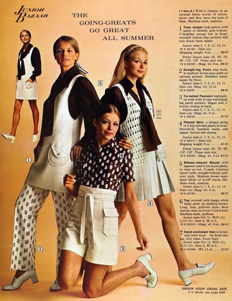 Far out! 70s teenage fashion for girls was bold and revolutionary 8 70s Teenage Fashion, Fashion 70s, Seventies Fashion, Junior Fashion, Fashion For Girls, Retro Tops, Striped Turtleneck, 1970s Fashion, Girls Show