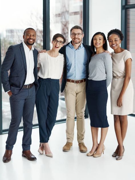 These outfits are all perfect for attending a career fair, an interview, or your first day on a new job! Law Firm Attire, Sales Woman, Business Professional Dress Code, What Is Business Casual, Professional Dress Code, Dress Code Policy, Business Attire Dress, Business Dress Code, Dresses Images