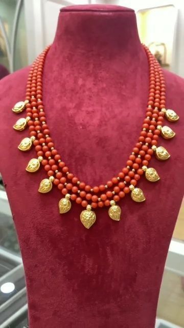 Mango Beads Necklace, Beautiful Gold Jewelry, Coral Gold Jewellery, Coral Necklace Indian Gold, Simple Beads Necklace, Coral Jewelry Indian Gold, Pearl Beads Jewellery, Coral Beads Jewellery, Pagadala Mala