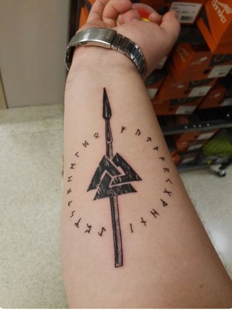 Does anyone know the meaning of this tattoo? They are Nordic Runes I think Tattoo Planets, Runes Tattoo, Scandinavian Tattoo, Viking Tattoo Symbol, Viking Tattoo Sleeve, Tatuagem Masculina Pequena, Vikings Tattoo, Lady Bug Tattoo, Rune Tattoo