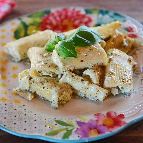 Cheesy Stuffed Pasta by Ree Drummond Cheesy Stuffed Pasta, Food Network Recipes Pioneer Woman, Ree Drummond Recipes, Stuffed Pasta, Food Pasta, Best Pasta Recipes, Pioneer Woman Recipes, Ree Drummond, The Pioneer Woman