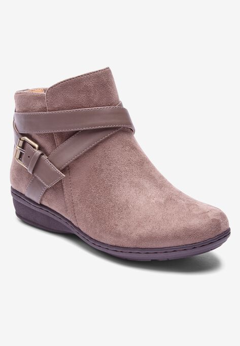 Give your everyday look a lift with the Bronte bootie. With a low, stable heel with plenty of cushioned support, it goes well with all your 9-to-5 Western Dress With Boots, Wide Width Boots, Short Ankle Boots, Chelsea Rain Boots, Winter Shoes For Women, Shoes Boots Ankle, Closed Toe Shoes, Dark Taupe, Wide Calf Boots