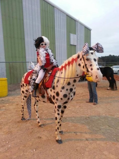 Poor horse! Halloween Costumes With Your Horse, Cute Horse Halloween Costumes, Misty Costume, Horse Fancy Dress Costume, Costumes For Horses And Rider, Halloween Costume For Horse, Pony Costumes, Horses Dressed Up For Halloween, Horse Fancy Dress