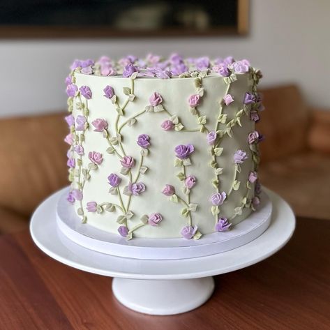 Rose covered 💜 #seattlecakes #seattlecake #seattleflowers | Instagram Cute Small Cake Designs, Small Cake Designs, Pixie Flower, Sage Color Palette, Chess Cake, Pastry Design, Adoption Party, Creative Birthday Cakes, Creative Birthday