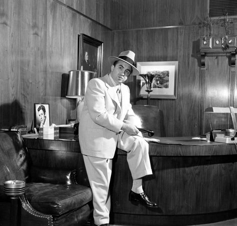 Portraits of Mickey Cohen, a Legendary Los Angeles Mobster in 1949 Mickey Cohen, Bugsy Siegel, Gangster Squad, Real Gangster, Mafia Gangster, Wise Guys, Al Capone, Guys And Dolls, Life Pictures