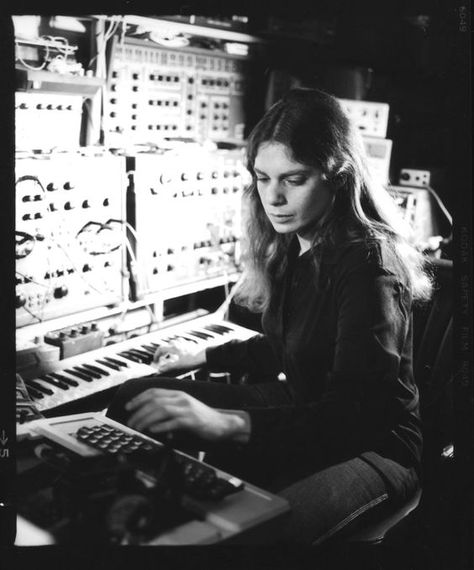 Laurie Spiegel (I miss you.) Boring People, Recording Studio Design, Recording Studio Home, Film Lovers, Trip Hop, Home Studio Music, Studio Recording, Synth Pop, Dj Music