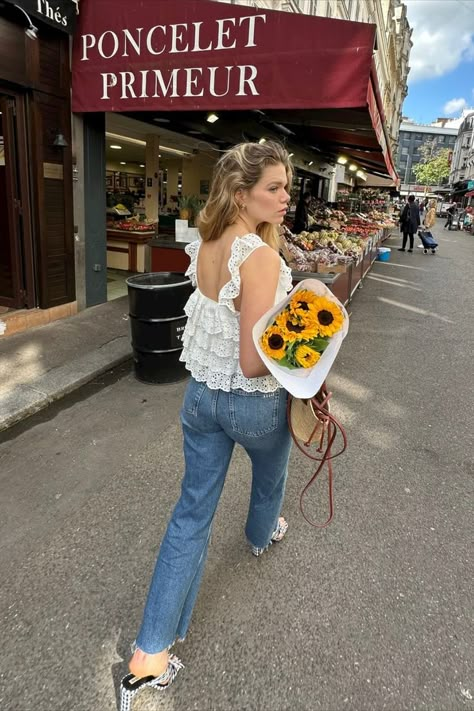 Sezane Justine Basket, Sezane Summer, Stylish Summer Outfits, Basket Bag, 2024 Fashion, Parisian Style, Summer 2024, Embroidered Flowers, Farmers Market