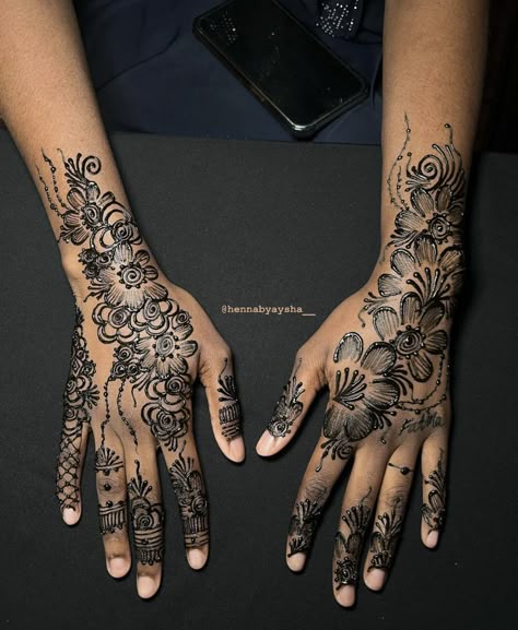 Full Sleeve Henna, Dainty Tats, Sudanese Henna, Henna Designs Back, Cute Henna Designs, Wrist Henna, Cute Henna Tattoos, Henna Style Tattoos, Henna Tutorial