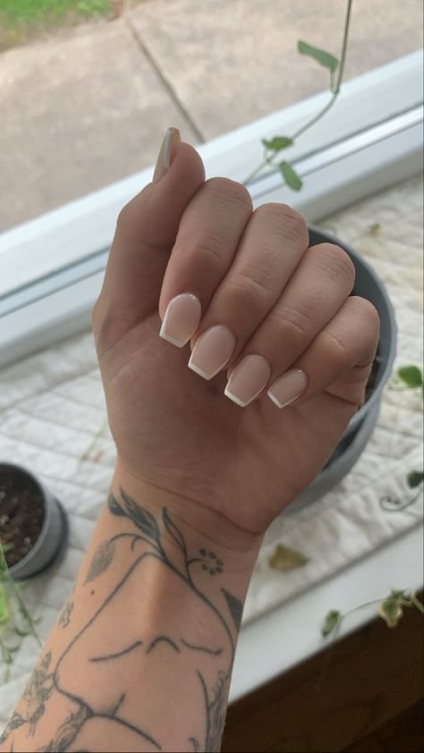 Tan Nails With White Design, French Toe Nails, White Coffin Nails, White Tip Nails, Western Nails, Short Coffin Nails, Cream Nails, Lines On Nails, Nail Paint