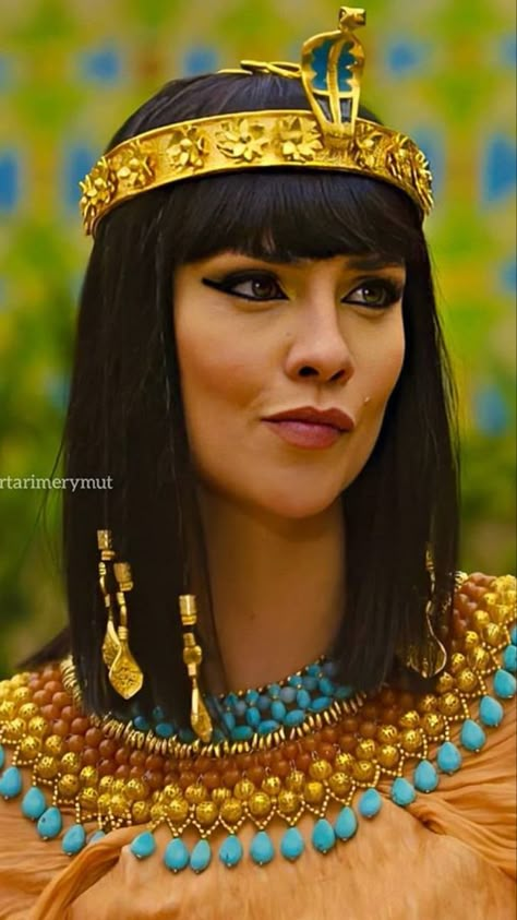 Cleopatra Photoshoot, Cleopatra Outfit, Egyptian Goddess Costume, Egypt Queen, Egyptian Makeup, Starověký Egypt, Ancient Egyptian Jewelry, Egyptian Fashion, Egyptian Beauty