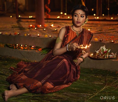 Diwali Photoshoot Ideas, Kerala Aesthetic, Diwali Poses, Diwali Shoot, Hindu Aesthetic, Gauri Ganpati, Fashion Photoshoot Inspiration, Diwali Photoshoot, Saree Shoot