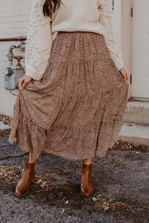 Spring Outfit Women, Skirt And Sweater, Diy Sy, Look Boho Chic, Mode Hippie, Teaching Outfits, Cute Modest Outfits, Apostolic Fashion, Thrifted Outfits