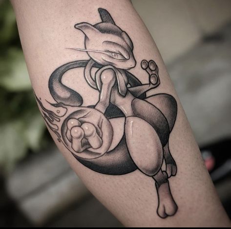 Mewtwo Tattoo Ideas, Mewtwo Tattoo, Rayquaza Tattoo, Mewtwo Fanart, Pokemon Mewtwo, Mew And Mewtwo, Pokemon Mew, Pokemon Tattoo, Design Drawings