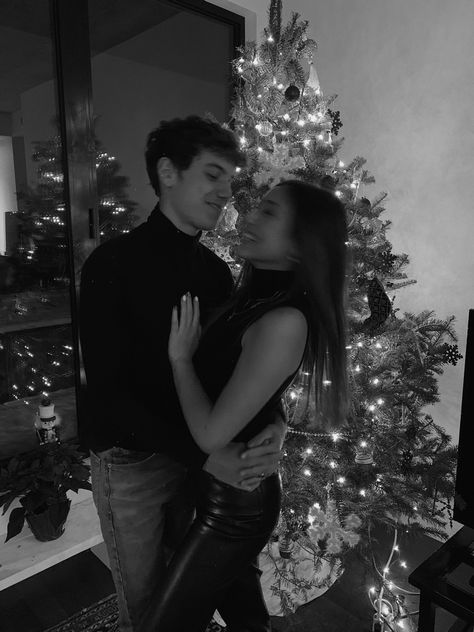 Christmas Eve Pictures Instagram, New Years Eve Outfits Couple, Couple Nye Photo, New Years Eve Photoshoot Ideas Couple, New Years Picture Ideas Couples, Couples New Years Eve Outfits Classy, New Year’s Eve Couple, New Year’s Eve Couple Pictures, Nye Couples Picture