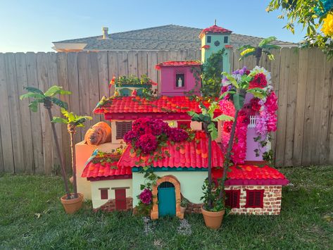 Diy Encanto Casita House, Encanto Cardboard House, Diy Encanto House Backdrop, Diy Encanto House, Encanto Playhouse, Encanto Casita Diy, Encanto Trunk Or Treat, Encanto Birthday Backdrop, Encanto Crafts