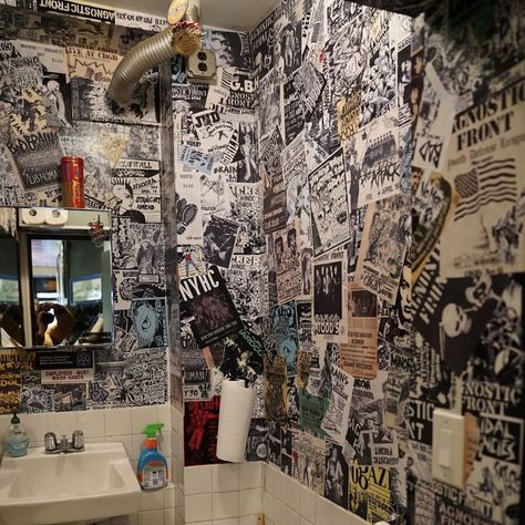 Punk Bathroom Ideas, Walls Covered In Posters, Poster Covered Walls, House Show Aesthetic Punk, Room Covered In Posters, Punk Rock Bathroom, Poster Covered Room, Punk Bathroom Aesthetic, Punk Apartment Aesthetic