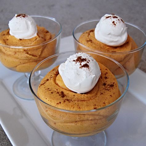 Pumpkin Fluff Dip, Pumpkin Dessert Recipes, Pumpkin Fluff, Whipped Pumpkin, Fun Thanksgiving Desserts, Crustless Pumpkin Pie, Savory Pumpkin Recipes, Fluff Recipe, Fluff Desserts