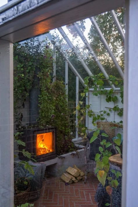 Greenhouse Attached To House, Home Decor Wallpaper, Small Courtyard Gardens, Greenhouse Shed, Home Greenhouse, Backyard Greenhouse, House Extension Design, Greenhouse Plans, Decor Wallpaper