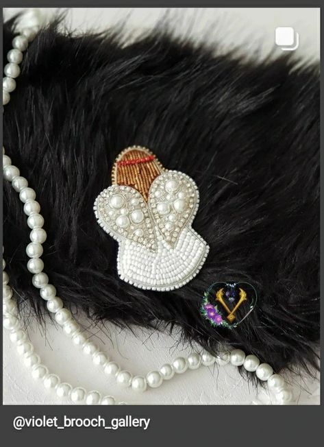 White angel beads brooch Angel Beads, Beads Brooch, Beautiful Stars, Beaded Brooches, Angel Brooch, White Angel, Bead Work Jewelry, Work Jewelry, Beaded Brooch