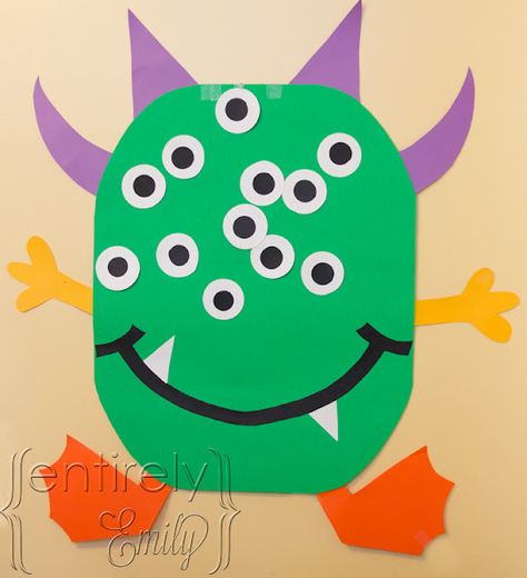 Entirely Emily: Pin-the-eyeball-on-the-Monster Game (for a Preschool Halloween Party) Monster Preschool, Kindergarten Halloween Party, Preschool Halloween Party, Lila Party, Halloween Class Party, School Halloween Party, Halloween Kindergarten, Monster Games, Halloween Classroom