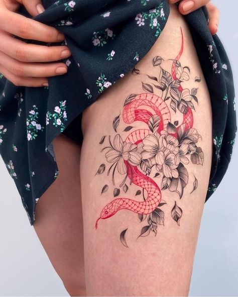 Women Dragon Tattoo, Tattoo Women Butterfly, Butterfly Tattoo Back, Arm Tattoo Sleeve, Istanbul Tattoo, Tatuaje Studio Ghibli, Thigh Tattoo Ideas, Tattoo Leggings, Tattoos For Women Flowers