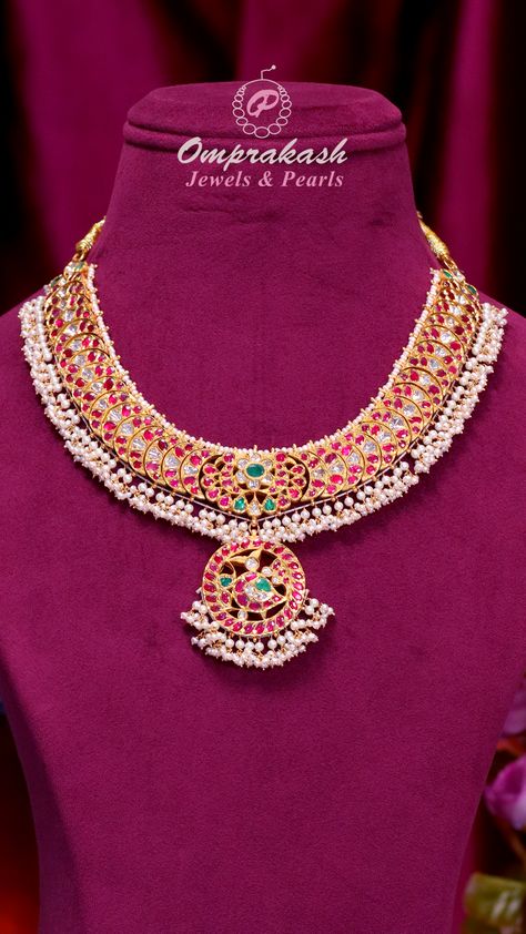 Radiate royal charm with this exquisite Kundan Tussi necklace, masterfully crafted to showcase the intricate beauty of traditional craftsmanship. Perfect for adding a touch of opulence to your ensemble.  #gold #goldnecklace #tussi #necklace #goldjewellery #kundan #gemstones #southindianjewellery #southjewellers #bridesofinstagram #bridesofhyderabad #bridesofindia #bridesoftelugu #kundannecklace #bridaljewellery #southbrides Tussi Necklace Gold, Tussi Necklace, Temple Jewellery Earrings, South Indian Jewellery, Jewellery Earrings, Kundan Necklaces, Kundan Jewellery, Temple Jewellery, Jewellery Design