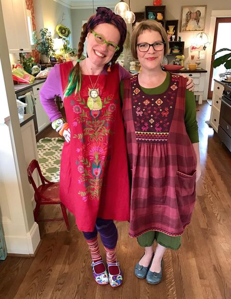 Granny Chic Fashion, Kelly Rae Roberts, Grandma Fashion, Swedish Fashion, Granny Chic, Quirky Fashion, Advanced Style, Apron Dress, Mori Girl