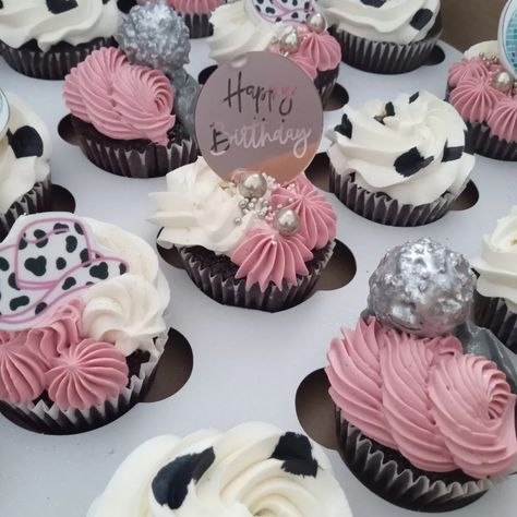 Disco Cowgirl Party Cupcakes, Disco Rodeo Cupcakes, Cowgirl Theme Cupcakes, Space Cowgirl Cupcakes, Disco Cowgirl Dessert, Glitzy Cowgirl Party, Disco Cowgirl Treats, Pink Cowgirl Cupcakes, Western Theme Cake Cowgirl