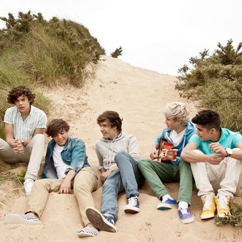 Up All Night photoshoot(: Love this picture(: One Direction 2011, Four One Direction, Gambar One Direction, One Direction Wallpaper, What Makes You Beautiful, One Direction Photos, Up All Night, Louis And Harry, One Direction Pictures