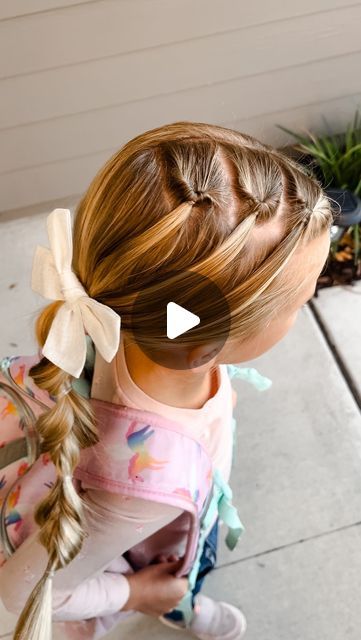 Calla McKinley on Instagram: "Our mornings before kindergarten are usually rushed and frantic but every now and then, I get to spend some time with Miss E and do some cute cute hair🎀 #toddlerhairstyle #kindergartenhair #easygirlshair #hairtutorial #quickhairstyle #littlepoppyco" Picture Day Hair Kindergarten, Hair For Kindergarten, Shoulder Length Hairstyles For Picture Day, Picture Day Hair For Kindergarten, Toddler French Braid Hairstyles, Girls Down Hairstyles, Cute Kindergarten Hairstyles, Cute Girls Hairstyles For School, Kindergarden Hair Styles