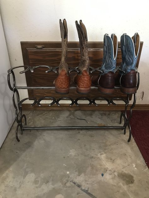 Horse Shoe Shoe Rack, Western Boot Rack, Welded Boot Rack, Horseshoe Boot Rack, Welding With Horse Shoes, Old Barn Wood Shoe Rack, Boot Rack, Metal Welding, Welding Projects