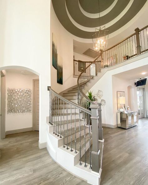 sarahsellshouston | Realtor on Instagram: “Can you believe that some homes are getting offers $1M over ask! Waiving inspections, appraisals, option period.. 🙄😯 . . . #homes…” سلالم حلزونية, Foyer With Stairs, Westin Homes, Luxury Staircase, Foyer Staircase, House Staircase, Entry Stairs, Stairway Design, Home Stairs Design