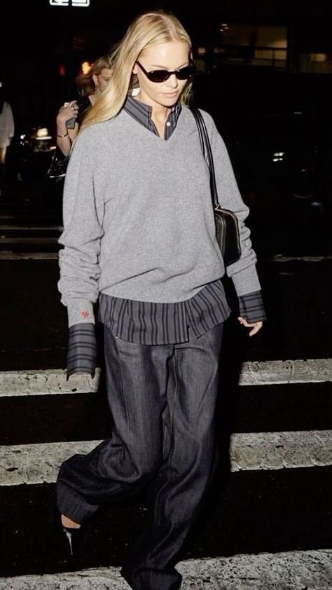 Chic Trousers Outfit, England Street Style, Gray Trousers Outfit, Stile Kendall Jenner, Trouser Outfits, Mode Inspo, 가을 패션, Mode Vintage, Mode Inspiration