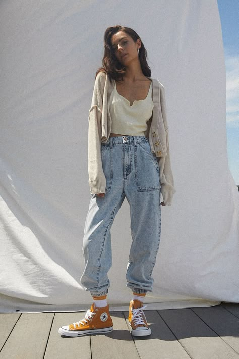 BDG Eve High-Waisted Slim Jogger Jean | Urban Outfitters Denim Joggers Outfit, Jean Top Outfits, Denim Outfit Women, Joggers Outfit Women, Jogger Outfit, Outfits Con Jeans, Slim Joggers, Jeans Outfit Women, Joggers Outfit