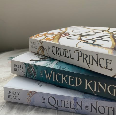 Cruel Prince Series, Folk Of The Air Series, Book Core, The Folk Of The Air, Books Recommendations, Books Photography, Folk Of The Air, Tbr Pile, Selection Series