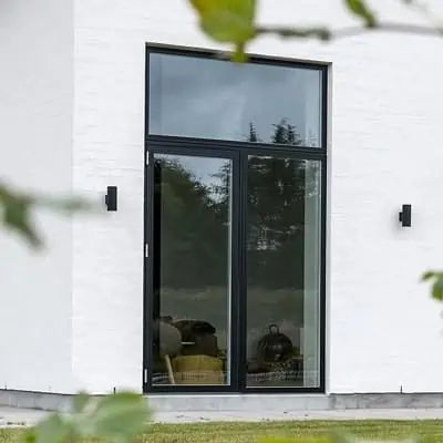 Create character with contrast - Rationel Windows and Doors Black Framed Windows, White Facade, Framed Windows, Create Character, Work Experience, Jet Black, Windows And Doors, Large Black, Black Frame