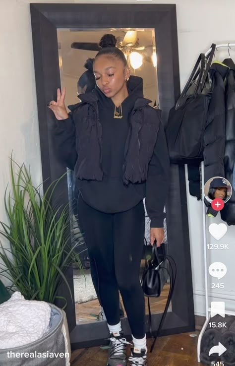 Cold Fits Black Women, Outfit Ideas For Winter Black Women, Casual Chill Outfits Winter, All Black Baddie Fits, Winter Outfits Uk Style, Chill Outfits Leggings, Mall Outfits Winter, Winter College Party Outfit, Cute Outfits With Tights Leggings