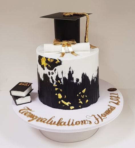 Unique Graduation Cakes Design, Simple Graduation Cakes, Graduation Cake Ideas, Graduation Cake Designs, Graduation Party Desserts, Graduation Treats, Graduation Party Table, Graduation Party Cake, Graduation Party Planning