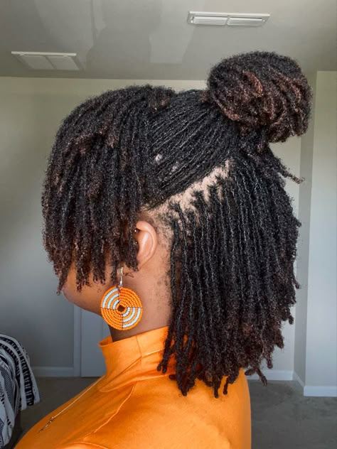 Short Micro Locks Hair Styles, Short Small Locs Black Women, Medium Length Micro Locs, Micro Locs 4c Hair, Tiny Dreadlocks, Mini Locs Natural Hairstyles, Sista Locs Hairstyles, Styling Micro Locs, Short Micro Locs Styles