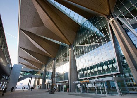 Pulkovo International Airport terminal by Grimshaw Grimshaw Architects, Airport Architecture, Kansai International Airport, Southern House, Airport Design, Airport Lounge, Airports Terminal, House Details, Renzo Piano