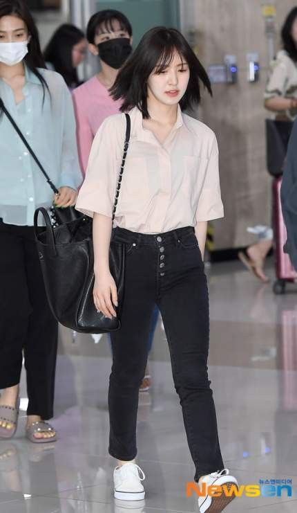 Korean Fashion For Short Women, Wendy Outfit Red Velvet, Kpop Idols Casual Outfit, Wendy Red Velvet Outfit, Wendy Outfit, Outfit For Short Girl, Korean Airport Fashion, Short Girl Fashion, Fashion Outfits Korean