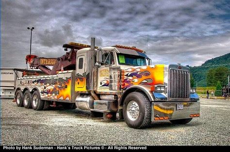 Wrecker style Heavy Wreckers, Big Toys, Towing And Recovery, Truck Pictures, Custom Big Rigs, Artistic Pictures, Peterbilt Trucks, Big Rig Trucks, Truck Design