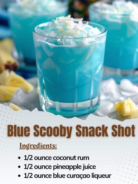 Scooby Snack Shot, Mixed Drinks Alcohol Recipes, Alcoholic Treats, Fun Drinks Alcohol, Bartender Drinks, Melon Liqueur, Pretty Alcoholic Drinks, Cocktail Drinks Alcoholic, Scooby Snacks