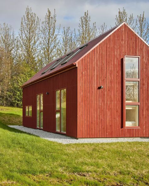 A Little Red Icelandic Cabin Gets a Swedish Cottage-Inspired Expansion - Dwell Exterior Cabin, Swedish Cabin, Cabin Building, Swedish Homes, Bedford Street, Cow Shed, Swedish Cottage, Studio Shed, Barn Living